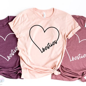 Besties Herz Shirt, beste Freundin Geschenk, beste Freunde Shirt, personalisierte Geschenke für die besten Freunde, Schwestern passende T-Shirts, Freunde passende Hemden