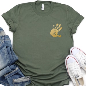 Camiseta contra el cáncer infantil, camiseta de concientización sobre el cáncer, camiseta "En septiembre vestimos de oro", camiseta con lazo dorado, camiseta de enfermera oncológica, camiseta "En septiembre" imagen 1