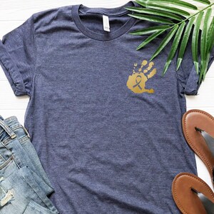 Camiseta contra el cáncer infantil, camiseta de concientización sobre el cáncer, camiseta "En septiembre vestimos de oro", camiseta con lazo dorado, camiseta de enfermera oncológica, camiseta "En septiembre" imagen 6