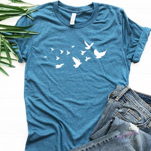 Birds Shirt, Bird Lover T-Shirt, Nature Graphic Tee, Wildlife Shirt, Birdwatching Top, Animal Lover Gift, Cute Colorful Bird Tee