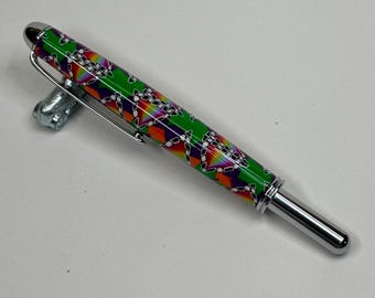 Stiletto de costura ecléctico en cromo