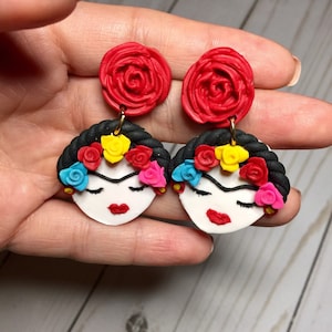 Polymer clay Frida earrings, Frida khalo Earrings, caritas de Frida Aretes.