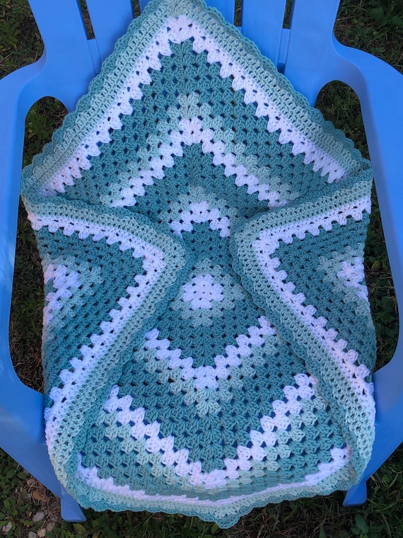 Neutral color crochet baby blanket hotsell