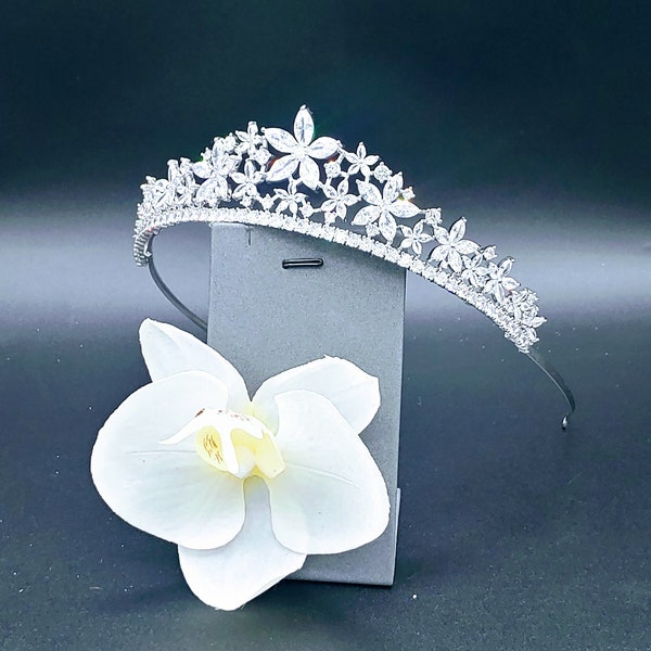 Swarovski wedding tiara/Bridal crown tiara/ Floral Leaves crystal wedding tiara/ Crystal bridal tiara/Crystal wedding crown/ Prom tiara