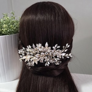 A chic hairpin with golden flowers encrusted with sparkling rhinestones and branches of opal beads.