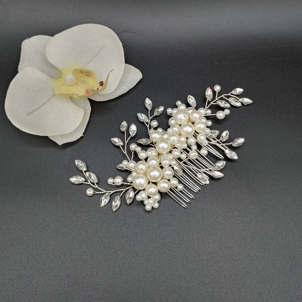 Pearls and Crystals Hair Comb , Bridal hair accessories, Wedding headpiece.