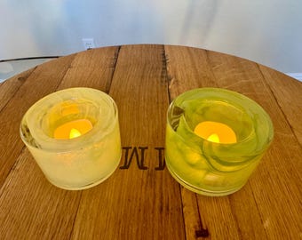 Par vintage de candelabros de cristal con forma de remolino