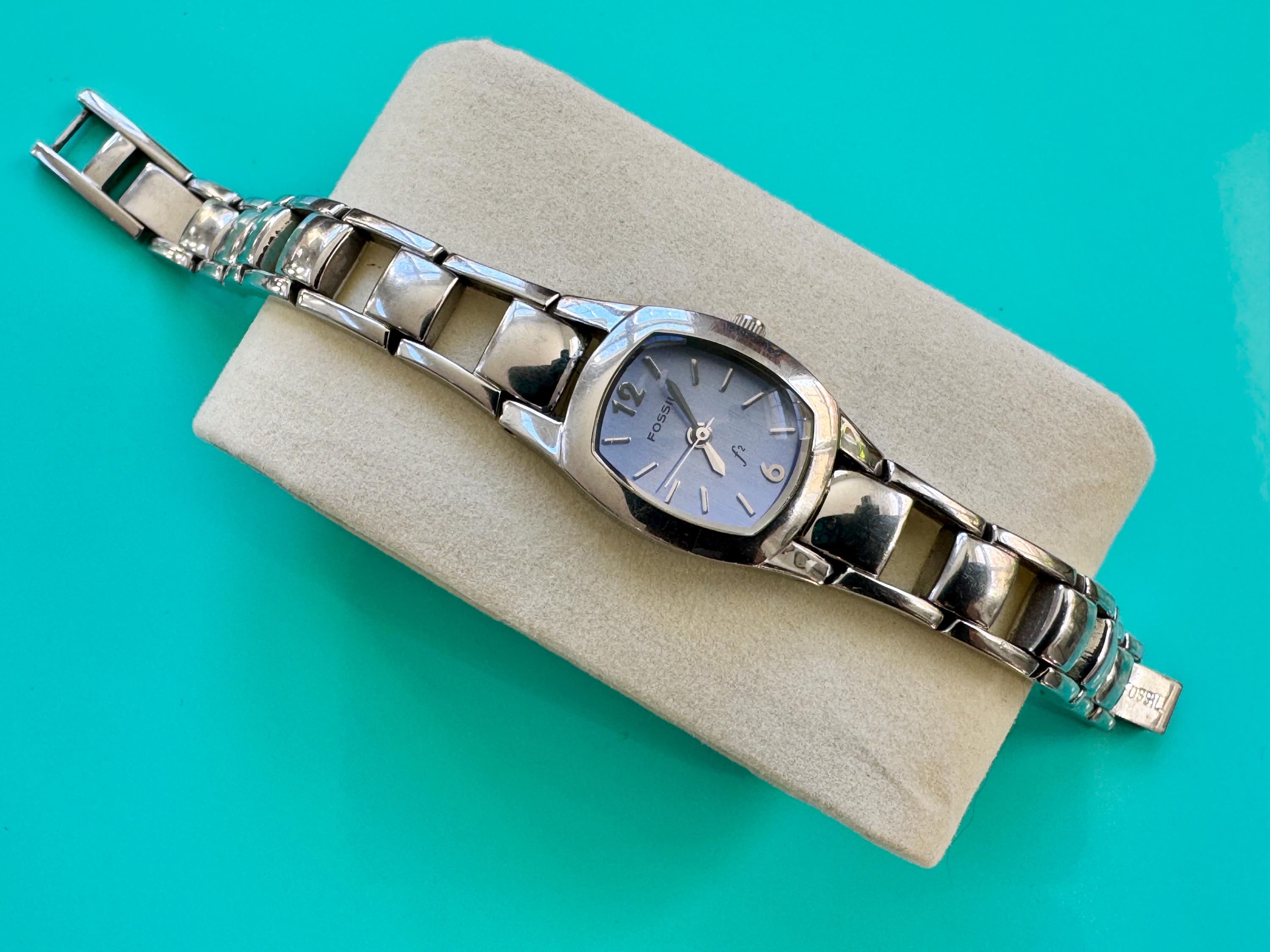 Vintage Fossil F2 Women’s Stainless Steel and Blue Wristwatch Ladies FOSSIL F2 All Stainless Steel, Blue Dial Classic  main image 2
