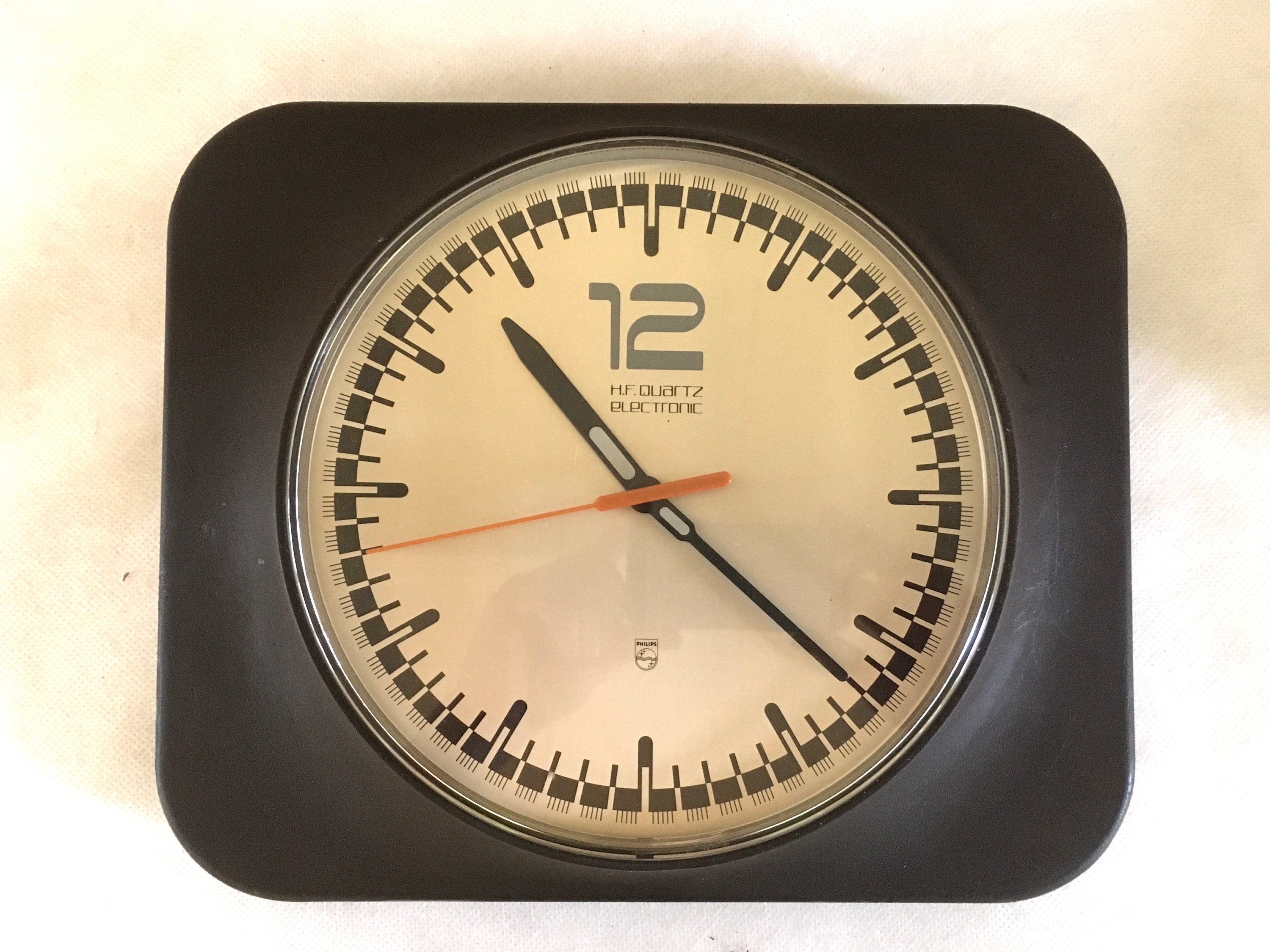 Philips Wall clock, HF Quartz Wall Clock, Model HR5576, retro