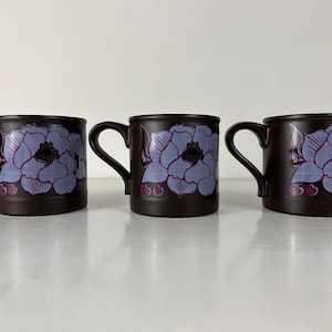 Set di 3 tazze da caffè MCM, tazze da tè MCM, Staffordshire Made in England, con motivo floreale su base marrone, splendido vintage degli anni '70