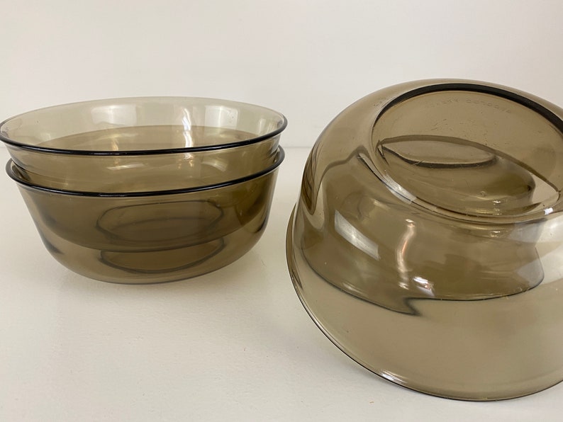 Arcoroc France, Smoke glass serving bowls, ø 18 cm, Set of 2, beautiful mid century design from the 1970s afbeelding 9