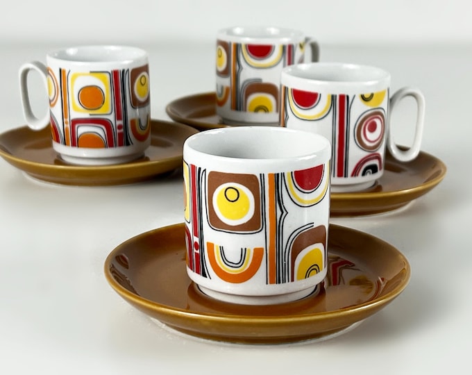 Set of 4 lovely Italian vintage porcelain coffee or espresso cups and saucers,  Tognana Italy 1970s