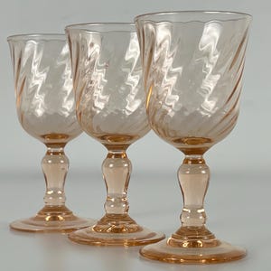 Set of 3 or 4  Luminarc rosaline rosaline pink digestif glasses shot glasses, Luminarc, Cristal D&#39;Arques France 1970s
