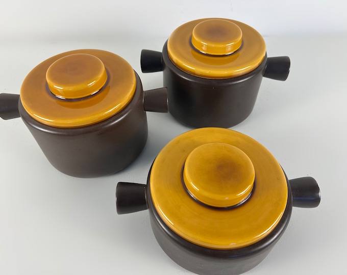 Oven dishes with lid from the Utrecht tableware series made by Dutch pottery Driehoek, MCM minimalist design, Netherlands 1962