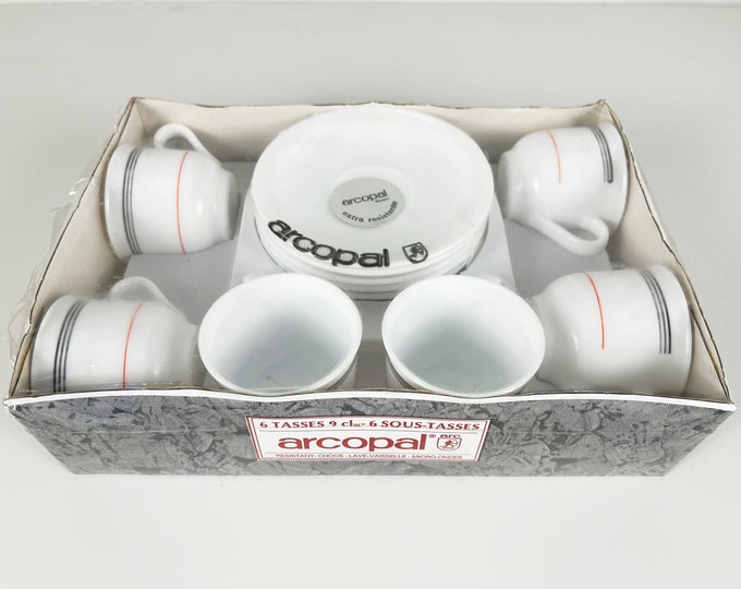 Arcopal coffee cups, tea cups with saucers, in original box. Arcopal France 1980s