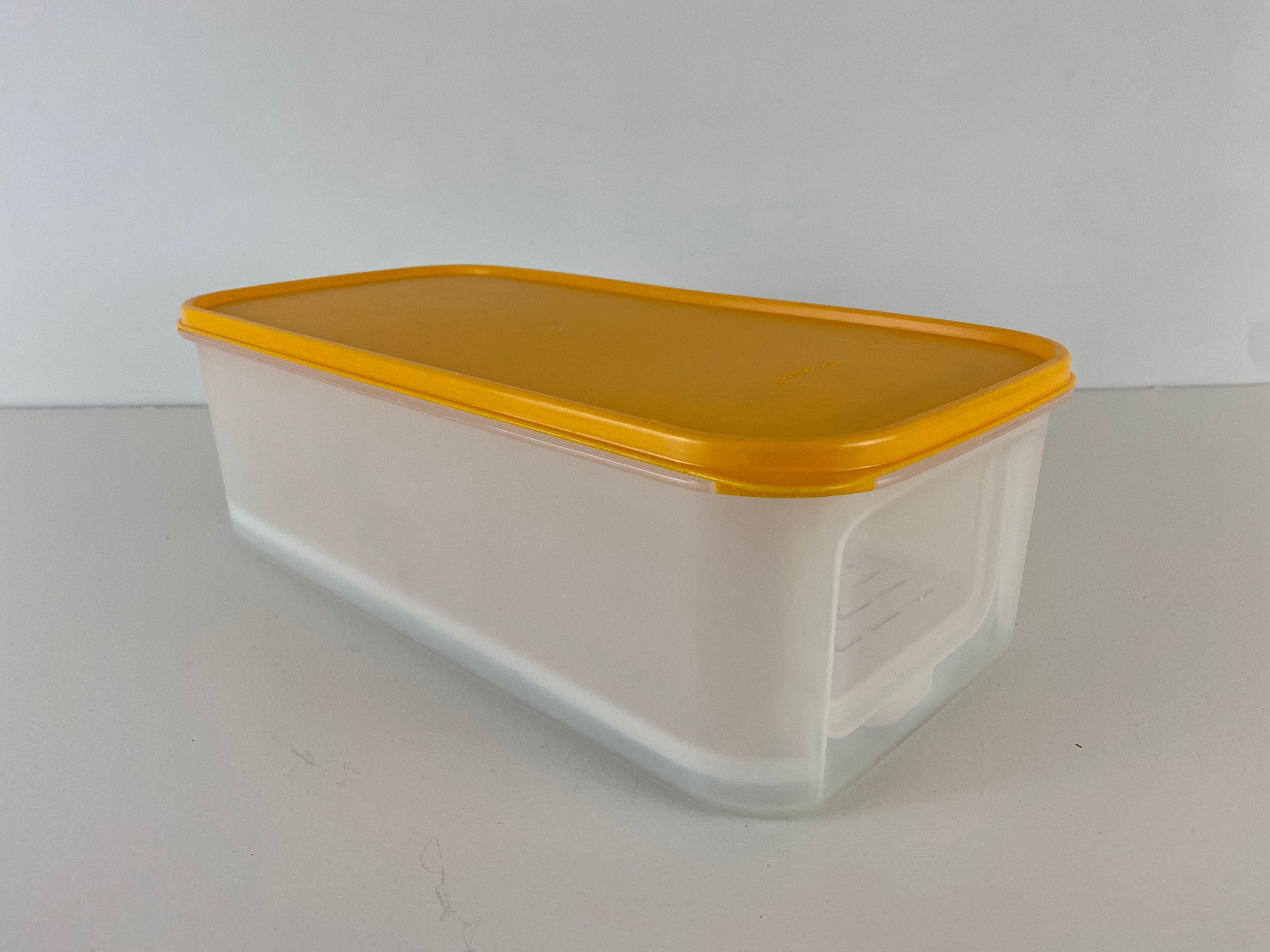 Vintage Tupperware Harvest Gold Yellow Bread Keeper Loaf Dish Covered  Container