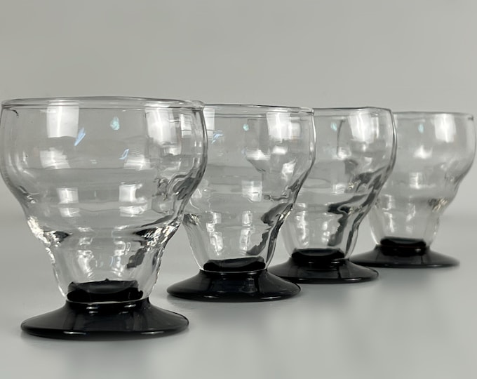 Set of 4 small Art Deco crystal wine glasses, clear glass chalice and black glass base, hand made in Belgium. From the 1930s.