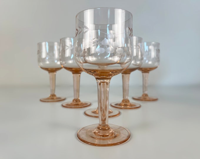 Set of 5 vintage art deco pink glass red wine or water glasses, beautiful etched rosaline glass, manufactured in Belgium 1930s