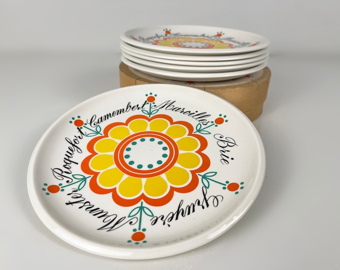Set of 6 vintage ceramic cheese plates with names of French cheeses in original box, great vintage from the 1950s