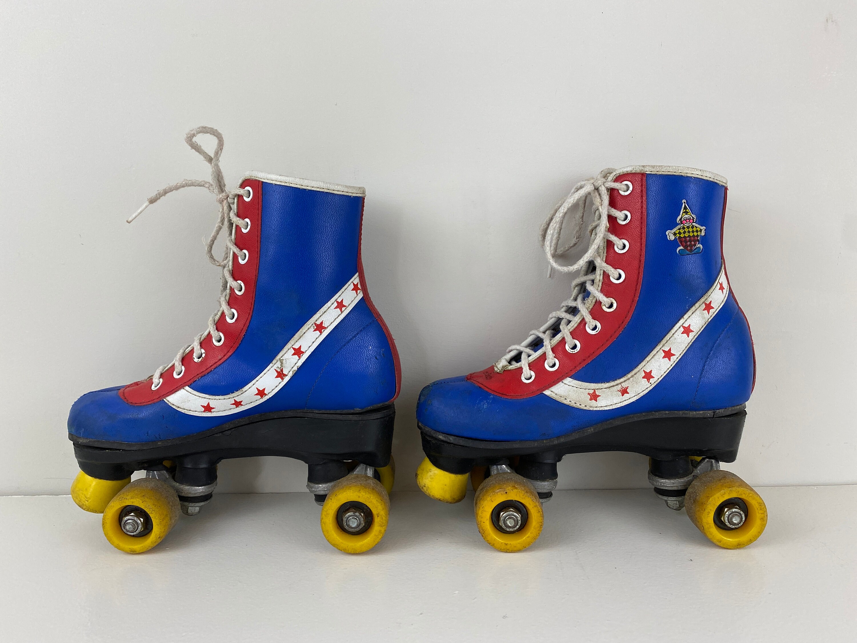Vintage ‘70s children's roller skates blue red faux leather EU 32