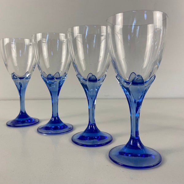 Sets of gorgeous Bormioli Bouquet vintage red or white wine glasses, flower chalice and blue graceful stem, Italy 1980s