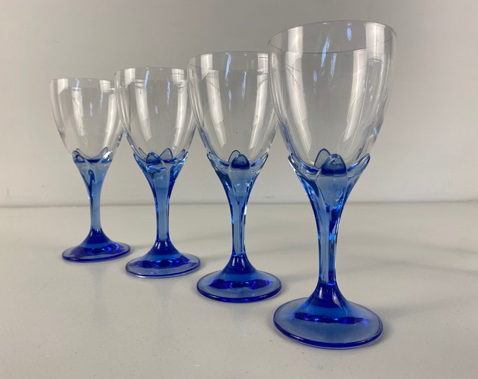 Sets of gorgeous Bormioli Bouquet vintage red or white wine glasses, flower chalice and blue graceful stem, Italy 1980s