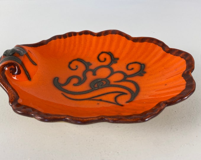 Beautiful trinket dish, soap dish, ceramic bowl in orange and brown from Flora ceramics Gouda Holland 1960s-1970s Tokyo 959