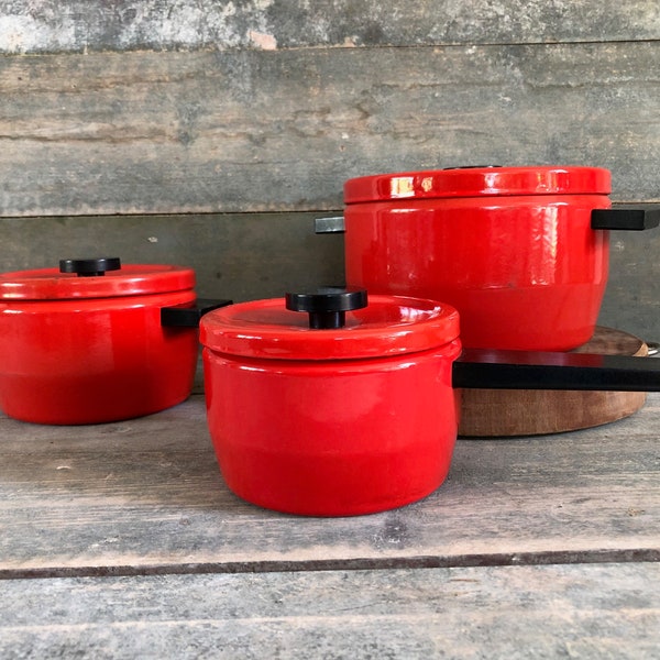 3 casseroles finel d’Arabie rouge vintage / 3 pots d’émail Arabia Finel | Wartsila Arabia Finlande Finel | Conception finlandaise d’émail du milieu du siècle années 1960