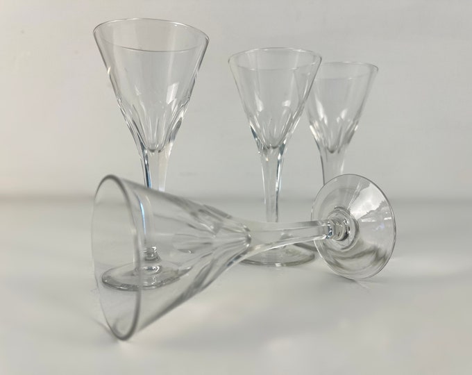 Set of 4 stemmed shot glasses, liqueur glasses, liquor glasses beautiful cut glass from the 1950's