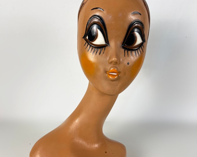 Iconic mannequin Twiggy model head, display head by Huard, France, 1971