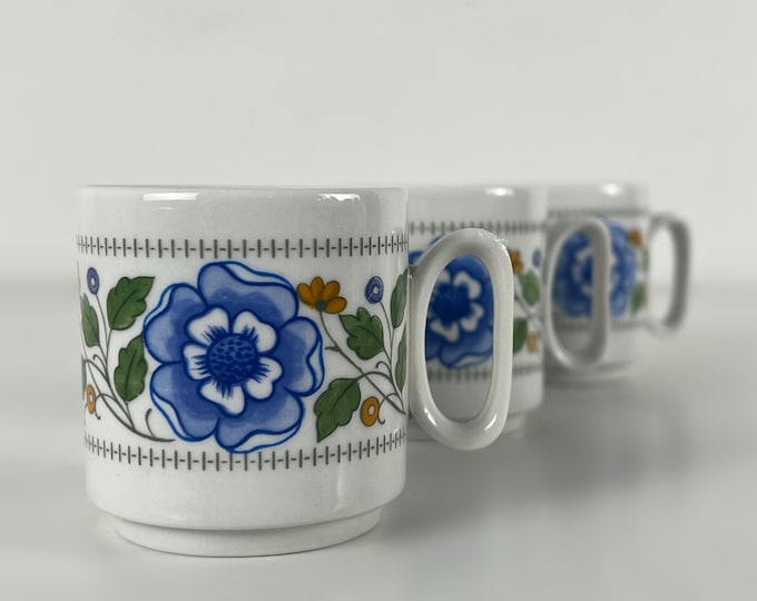 Set of 3 lovely Italian vintage porcelain coffee or espresso cups, Tognana Italy 1970s