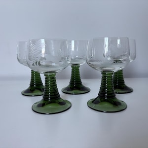 Set of 5 large green stemmed wine glasses, rummer wine glasses, Alsace wine glasses, beautifully decorated, vintage from the 70s France