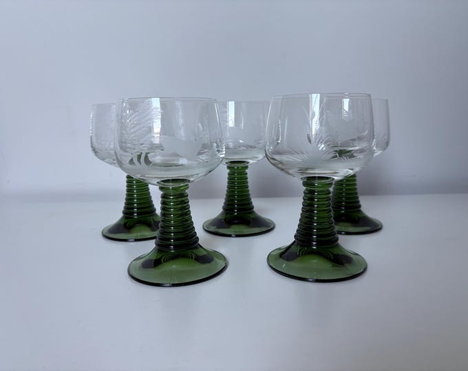 Set of 5 large green stemmed wine glasses, rummer wine glasses, Alsace wine glasses, beautifully decorated, vintage from the 70s France