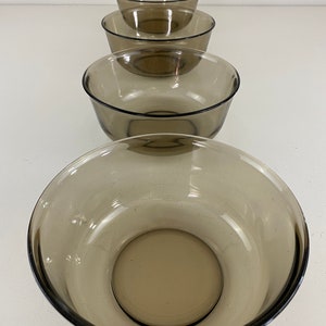 Arcoroc France, Smoke glass serving bowls, ø 18 cm, Set of 2, beautiful mid century design from the 1970s afbeelding 5
