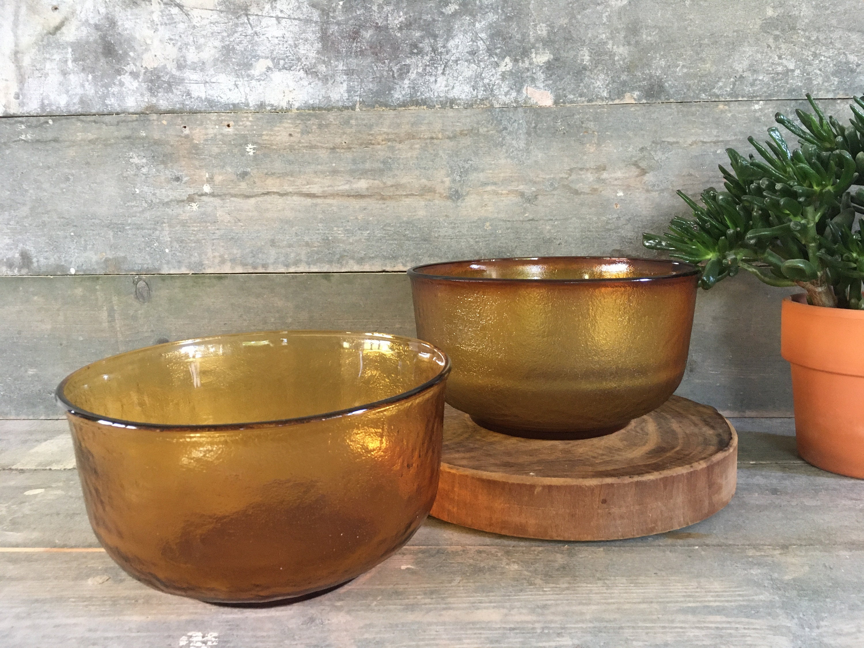 Amber glass serving bowl Sierra design by Arcoroc France, mid century