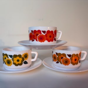 Set of 3 XL Arcopal Lotus coffee cups, tea cups, cappuccino cups with saucers Arcopal France 1970s kitchenware, retro mcm design