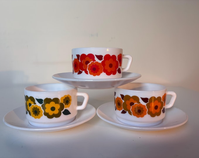 Set of 3 XL Arcopal Lotus coffee cups, tea cups, cappuccino cups with saucers Arcopal France 1970s kitchenware, retro mcm design