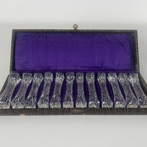 Vintage set of 12 crystal knife rests, chopstick rests, cased. From the 1950s