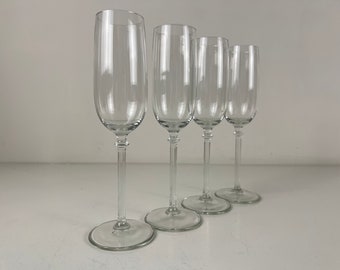 Set of 4 delicate Crystal champagne glasses, crystal glass champagne flutes, beautiful pattern, MCM barware 1970s