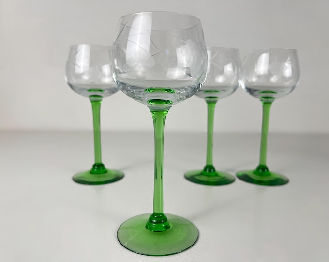 Set of 4 apple green stemmed wine glasses, Alsace wine glasses, Roemer glasses, beautifully etched, French 1980s Vintage