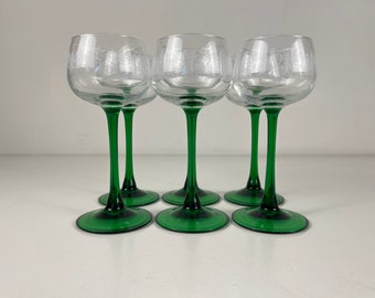 Set aus 5 oder 6 Weingläsern mit grünem Stiel, Weißweingläsern, wunderschön dekorierten französischen Weingläsern, Vintage Luminarc-Glaswaren aus den 1980er Jahren