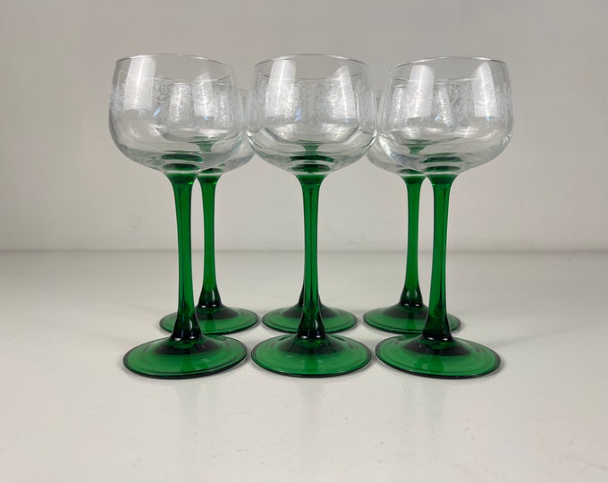 Set of 5 or 6 green stemmed wine glasses, white wine glasses, beautifully decorated French wine glasses, Vintage Luminarc glassware 1980's