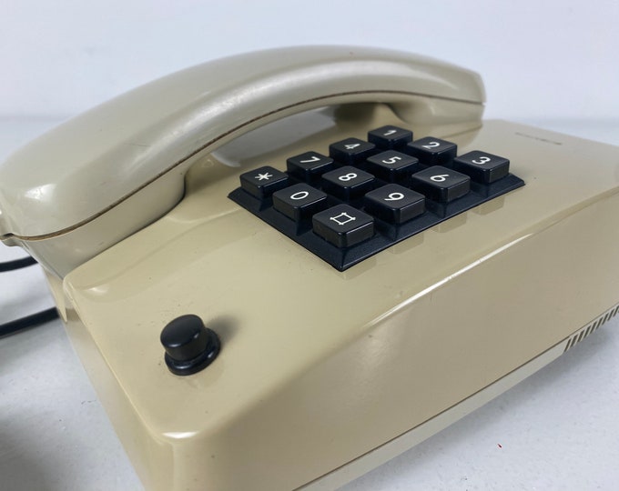 Vintage telephone Siemens Push Button Phone, in beige plastic from the 1980's