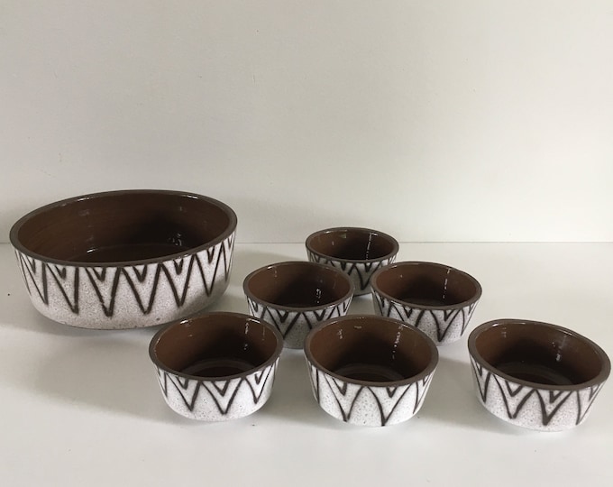 Vintage retro peanut- snack set with 6 bowls from 1970s, lovely mid century modern barware