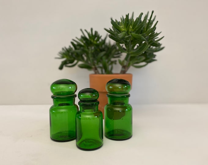 Apothecary bottles, pharmacy bottles with bubble stopper, Set of 3 emerald green apothecary stop bottles, mid century design, from Belgium