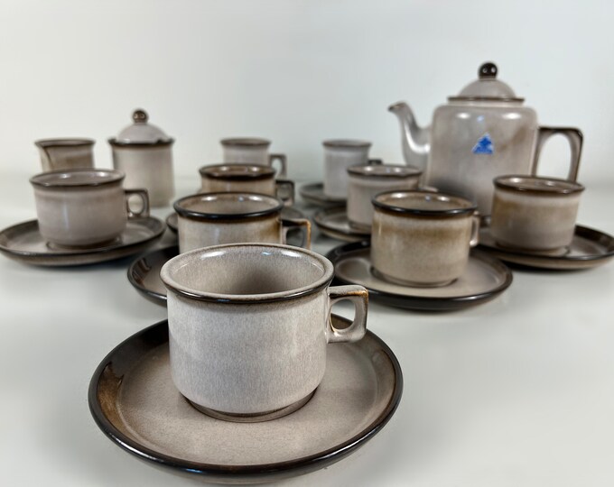 Coffee or tea set "Amsterdam", manufactured by De Driehoek Huizen. 1970s Dutch mid-century design