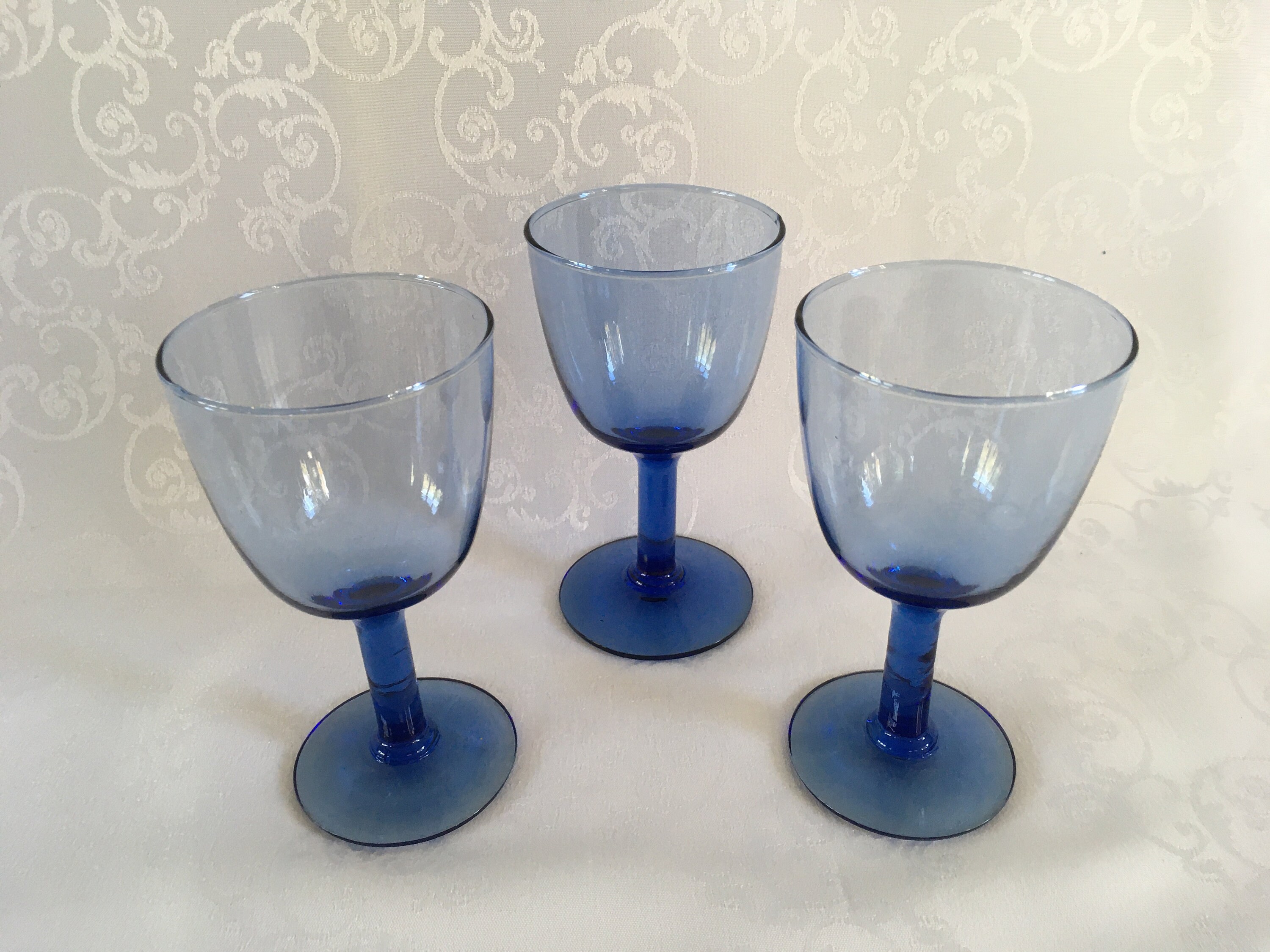 Set of 3 vintage blue wine glasses, blue glass, wine glasses, Mid