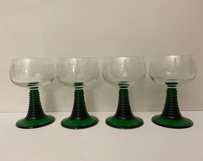 Set of 4 large green ribbed stem wine glasses, beautifully etched, vintage mid century design barware from the 70s, France