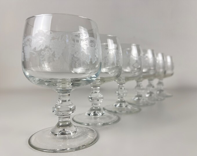 Set of 3 or 6 small roder wine glasses, clear glass stem with a white decoration of grapes and vines, vintage barware from the 70s, France