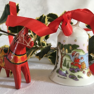 Christmas bell, Hutschenreuther Porcelain Ornament by Ole Winther 1998’s, decor: ‘Flösserland’ Limited Edition Since 1978&#39;s
